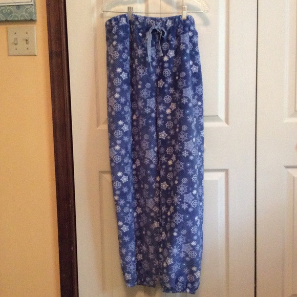 Fuzzy Warm Pajamas/Lounge Set - Picture 4 of 6